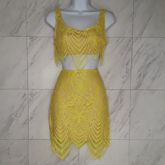 Luxxel Dresses & Skirts - Luxxel Lace Yellow/Nude Top & Skirt Set NWT